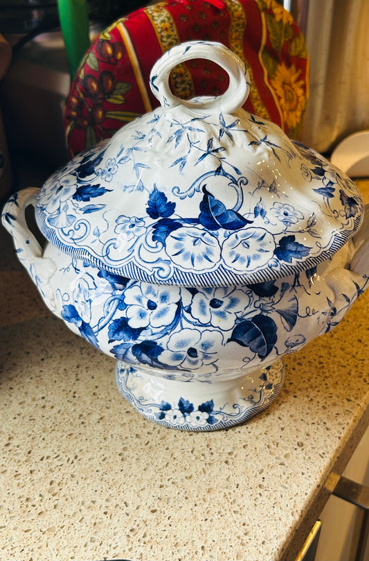 Creil and Montereau Flora Soup Tureen